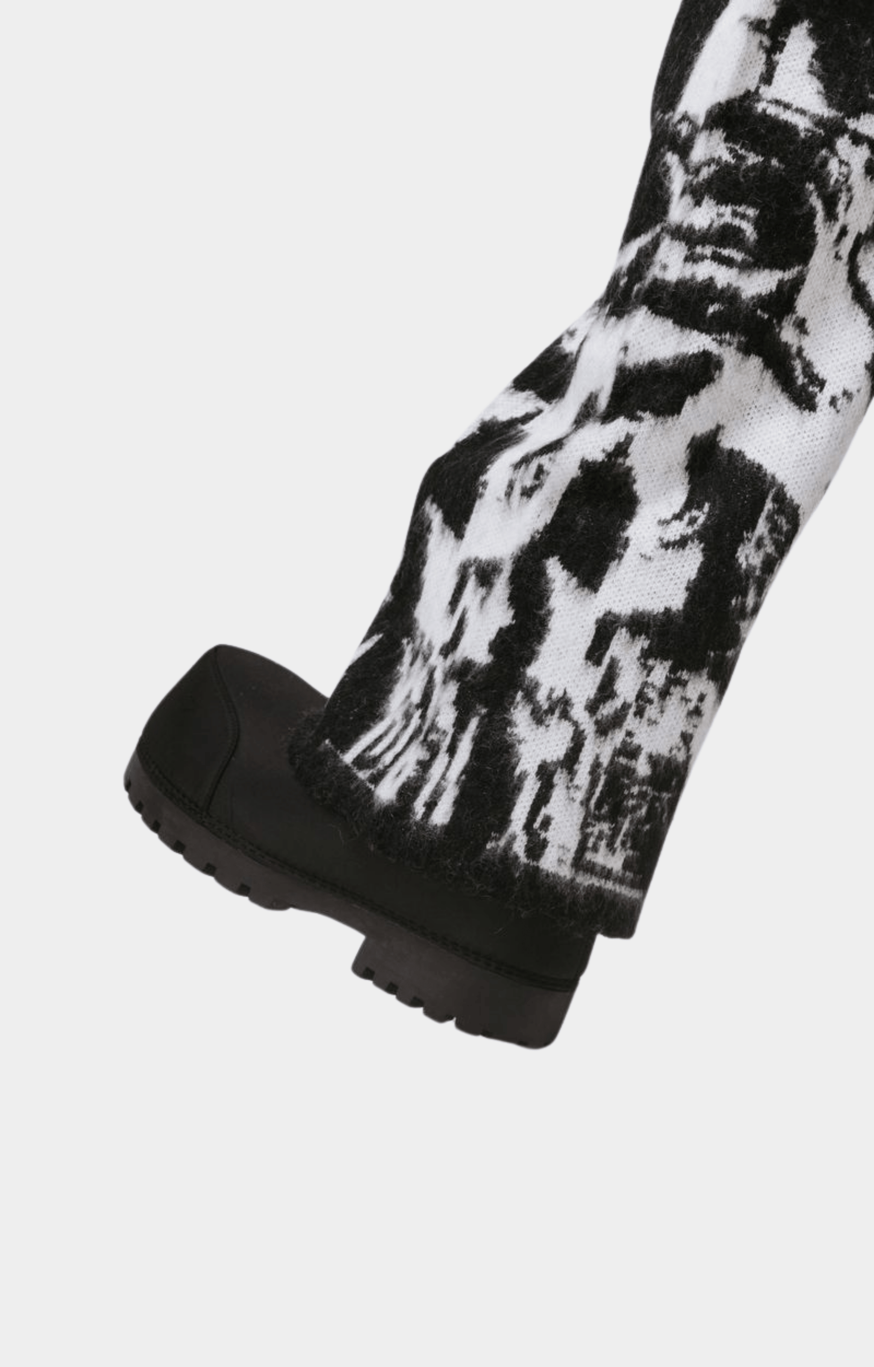 Essence Graveyard Mohair Sweatpants - White/Black