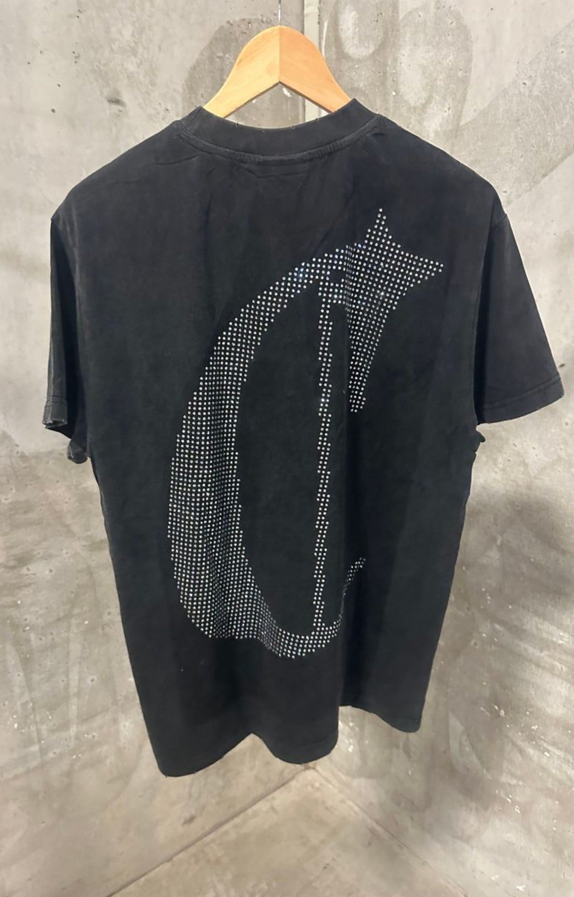 Concept MidNight Tee Black – Streetwear Outfit Flat Lay.