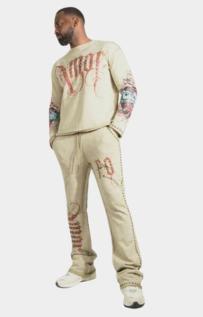 Lifestyle Shot – Frost Originals AMOR Jogging Set Mocha Styled Streetwear Look