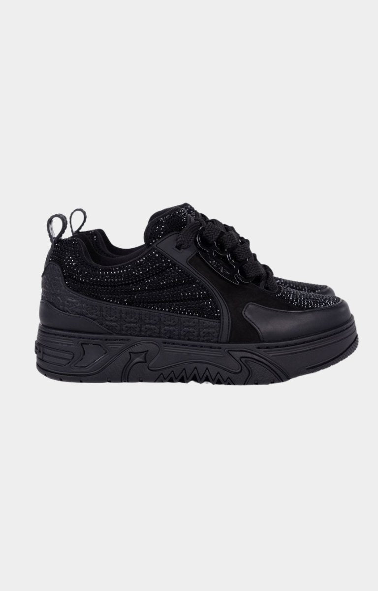 Guapi All Black Skate Star sneaker front view.