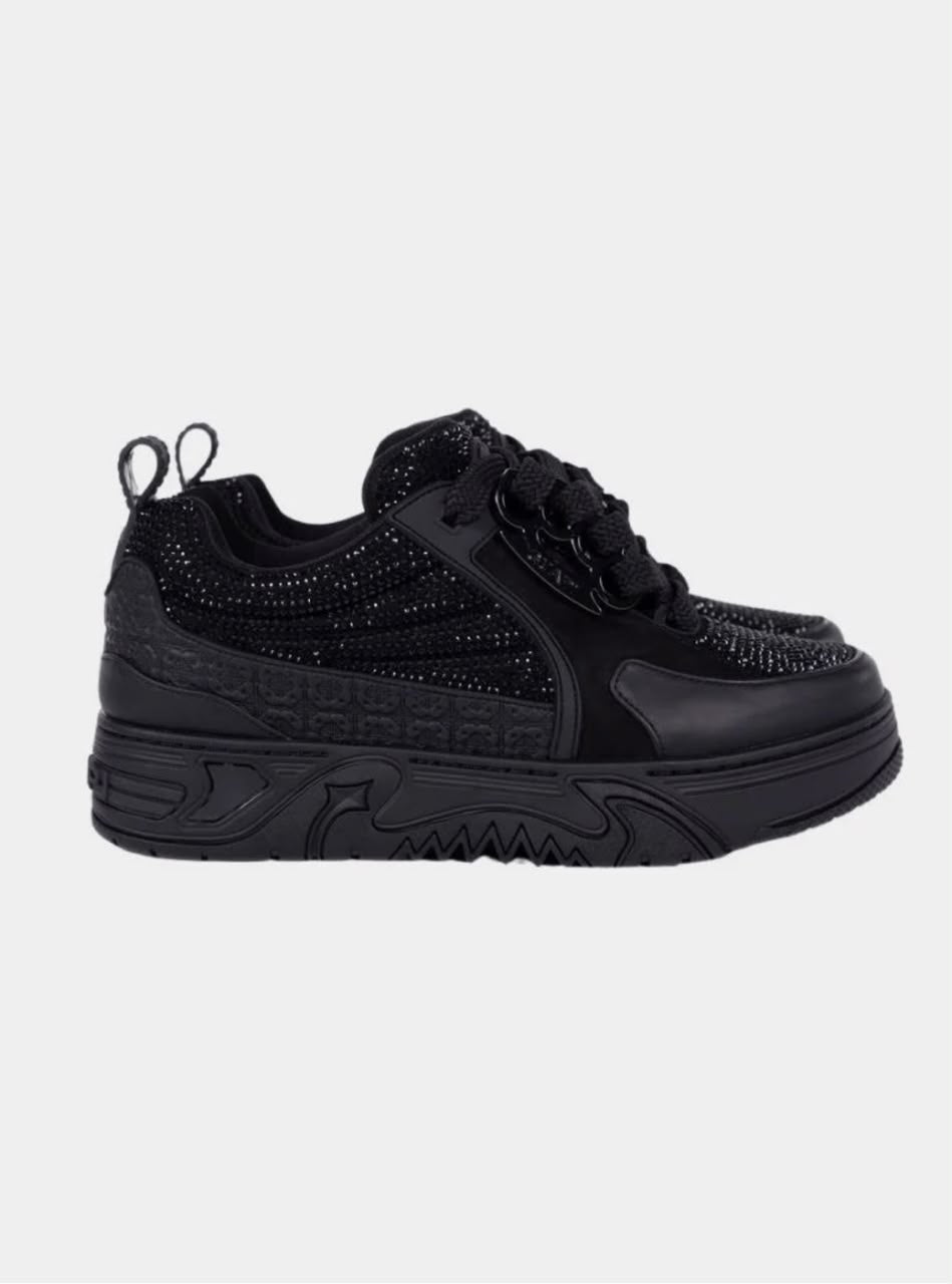 Guapi All Black Skate Star sneaker side view.