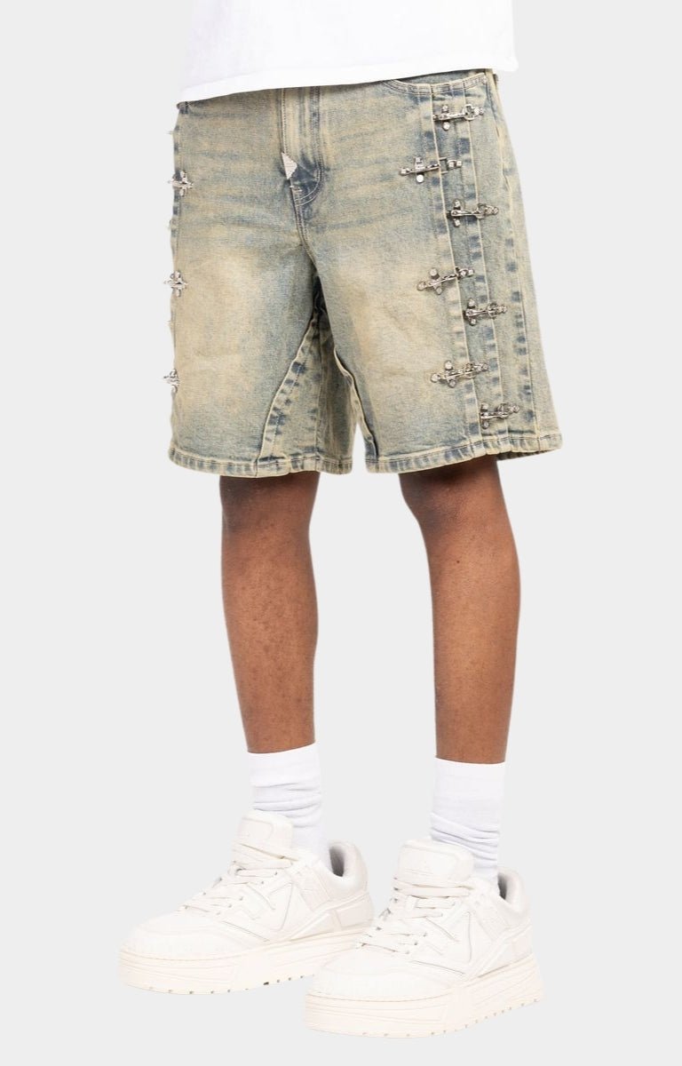 Close-up of aviation-inspired silver metal clasp detailing on GUAPI denim shorts.