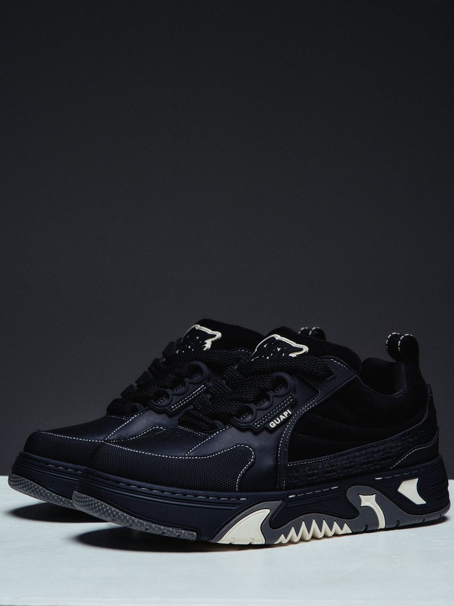 Guapi Obsidian Black Skate Star Sneakers