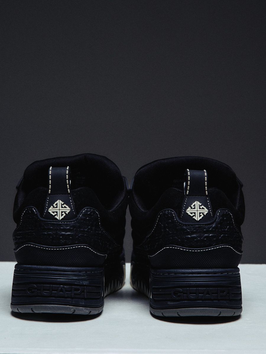 Guapi Obsidian Black Skate Star Sneakers