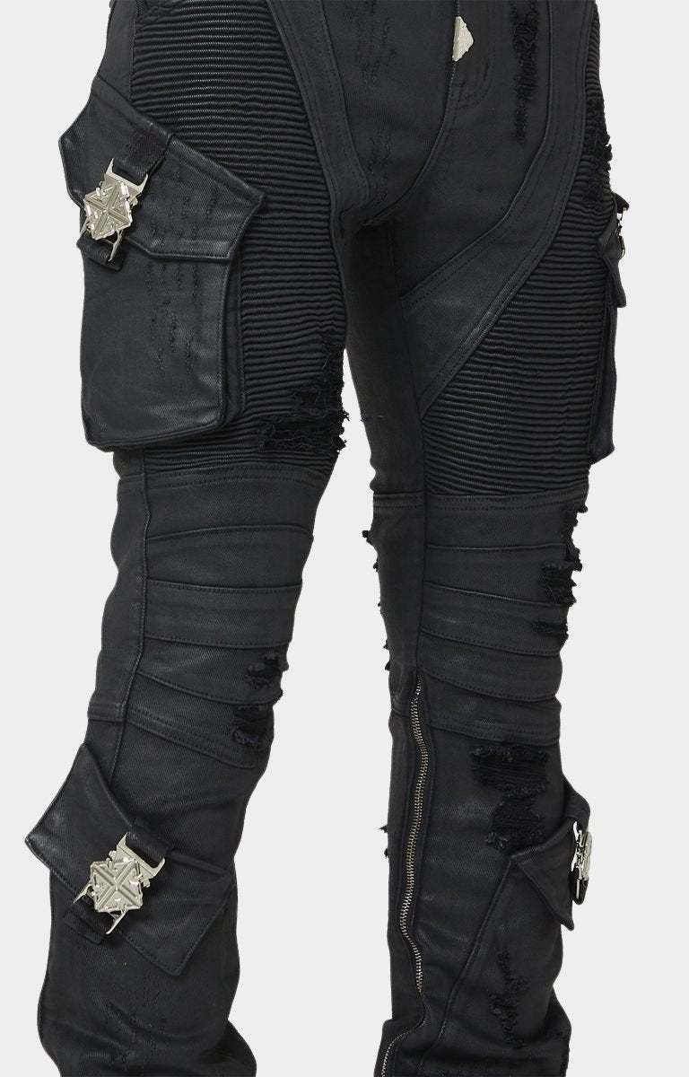 Cargo pocket with metal buckle on GUAPI denim.