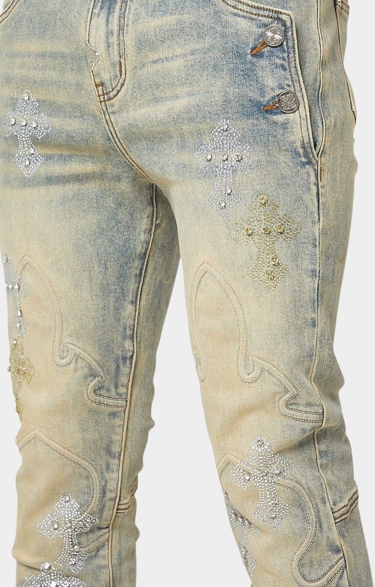 Reinforced knee panel detail on GUAPI jeans.