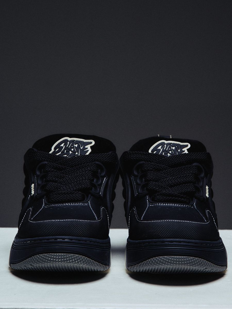Guapi Obsidian Black Skate Star Sneakers