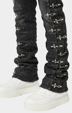 Aviation metal clasp detail on black GUAPI denim