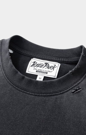Ribbed and distressed crewneck collar detail on hyde park black t-shirt