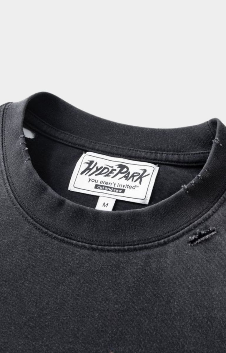 Ribbed and distressed crewneck collar detail on hyde park black t-shirt