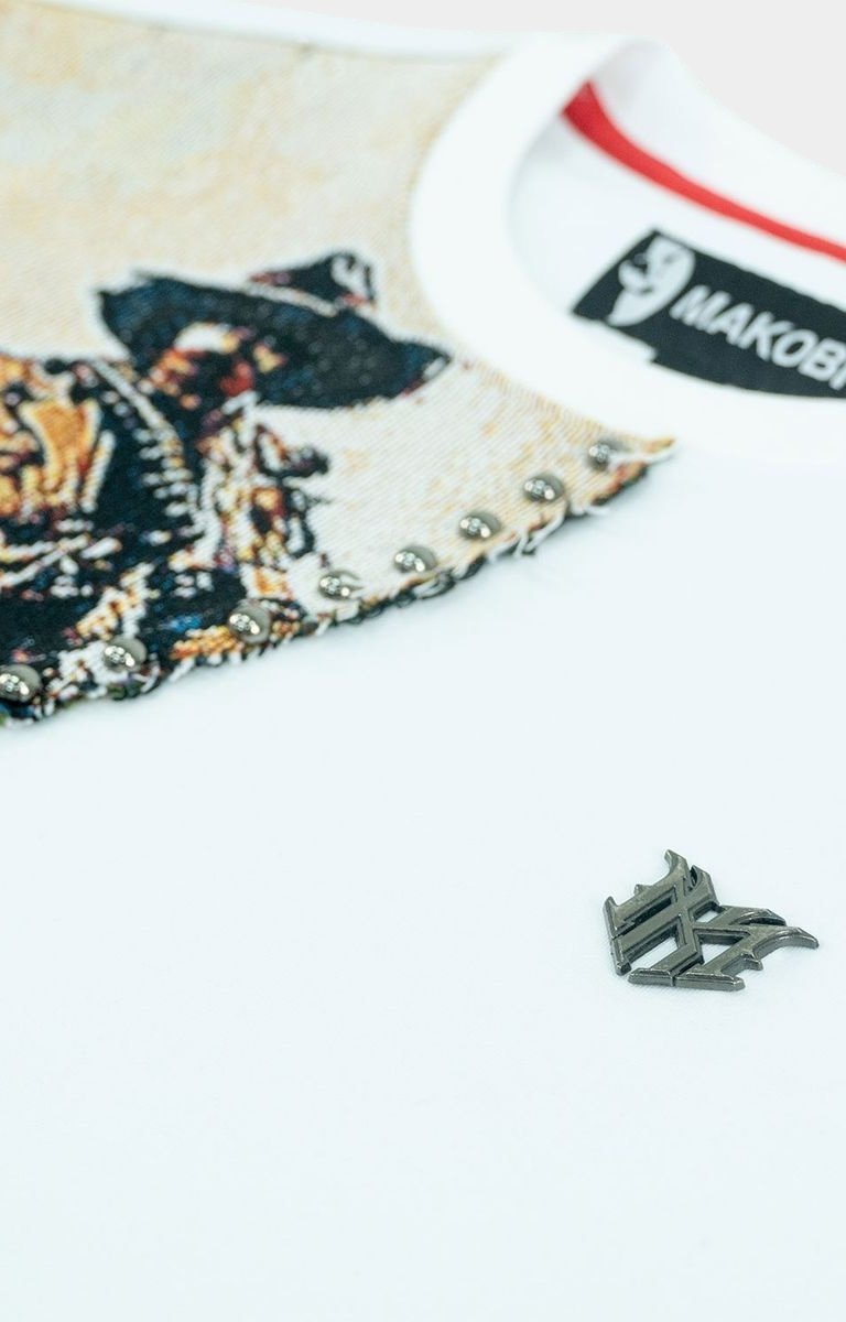 Close-up detail of Makobi Ferdoni Tee White crew neck and stitching.