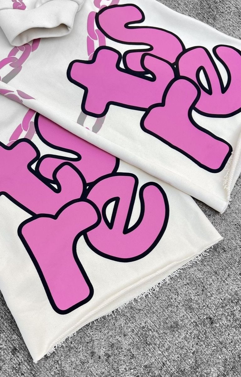 Ribbed cuff ankle detail on heavyweight sweatpants.